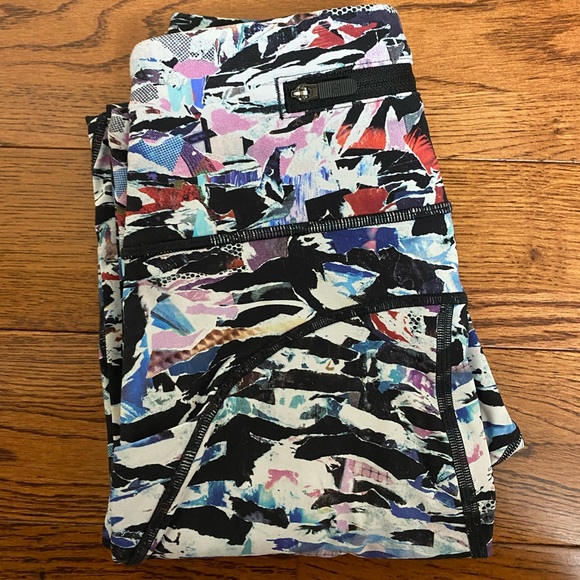 Lululemon High-Rise Leggings with pockets - Picture 6 of 9